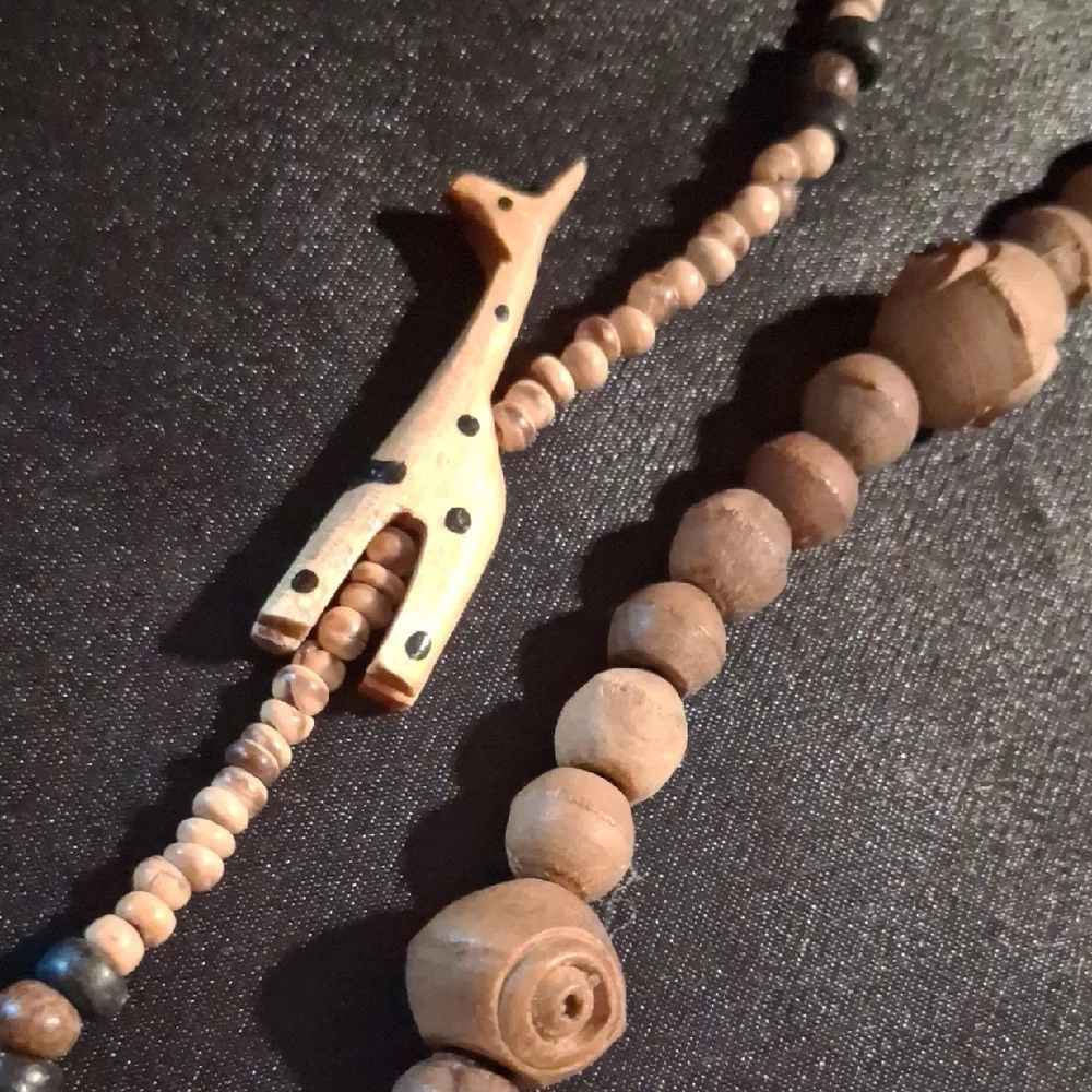 Vintage Brown Wooden Animal Necklace - Picture 3 of 11